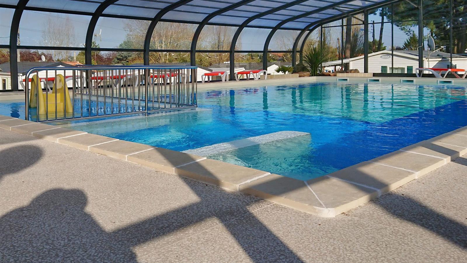 Piscine chauffée et couverte La Tranche Sur Mer - Camping La Siesta | La Faute sur Mer