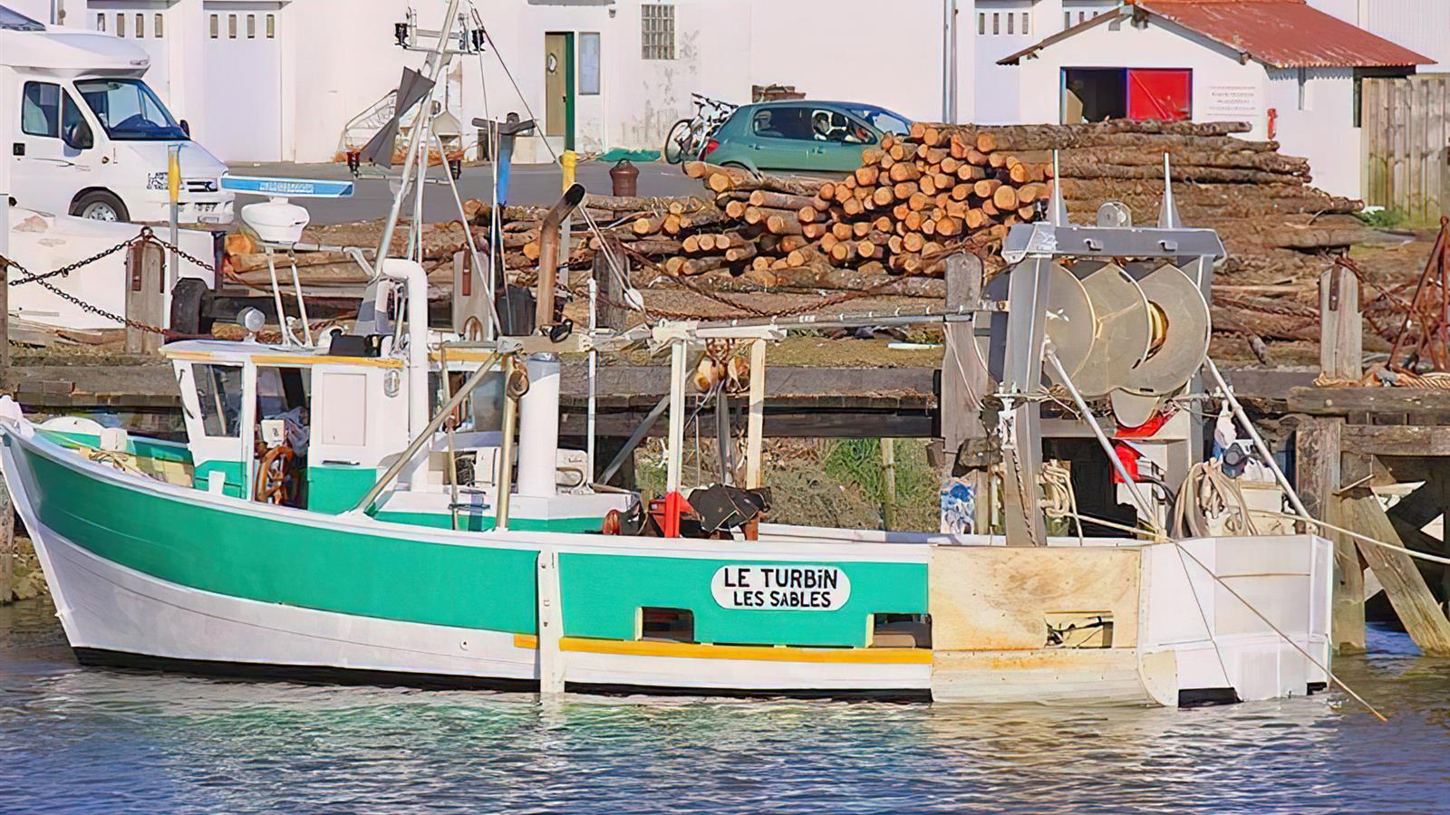 Bateau de pêche du port de L'Aiguillon - Camping La Siesta | La Faute sur Mer