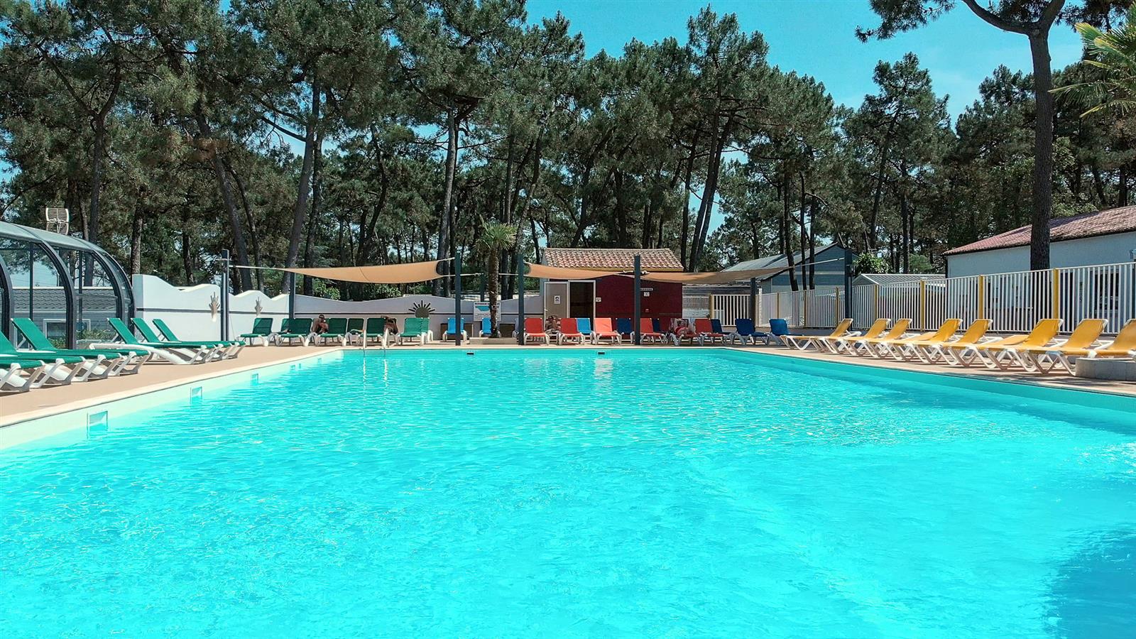 Plage de la Piscine chauffée au camping la siesta à La Faute sur Mer - Camping La Siesta | La Faute sur Mer