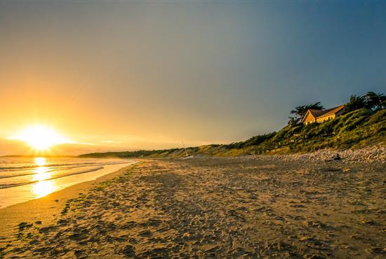 Coucher de soleil sur la plage à Longeville sur Mer - Camping La Siesta | La Faute sur Mer